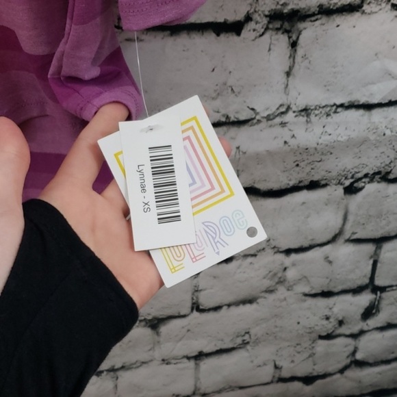 LulaRoe lynnae purple top nwt - Picture 2 of 6